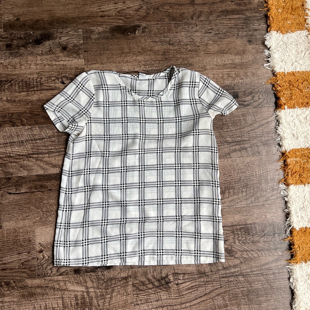 Old Navy Black and White Patterned Top